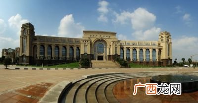 复旦大学在哪,复旦大学在那个省那个市?