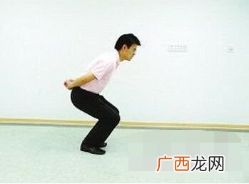 什么飞什么跳,形容燕子在空中飞翔的词语？