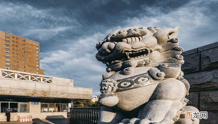 梦见没头的石狮子是什么意思
