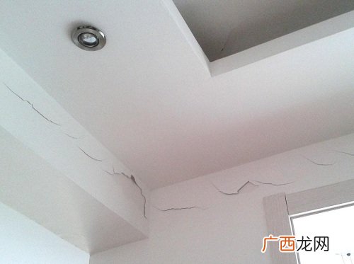 墙皮脱落怎么自己修补,院墙水泥脱落怎么修复？