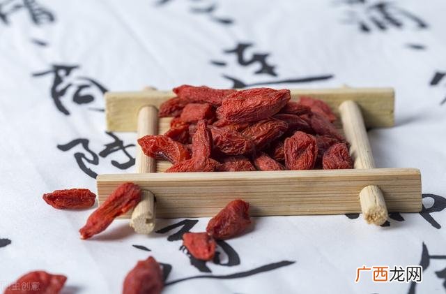 吃枸杞上火吗,吃枸杞对身体有啥好处？
