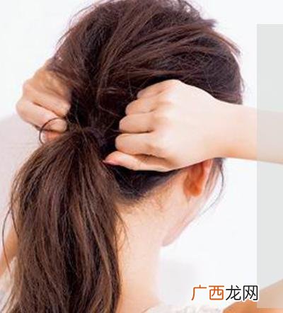 低马尾怎么扎好看,韩式低马尾扎法？