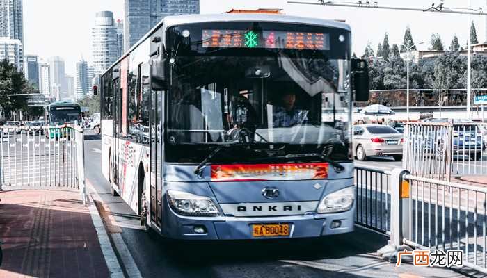 梦见坐公交车像坐过山车一样 梦见坐公交车像坐过山车一样什么意思