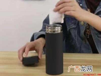 新保温杯有橡胶味怎样清除