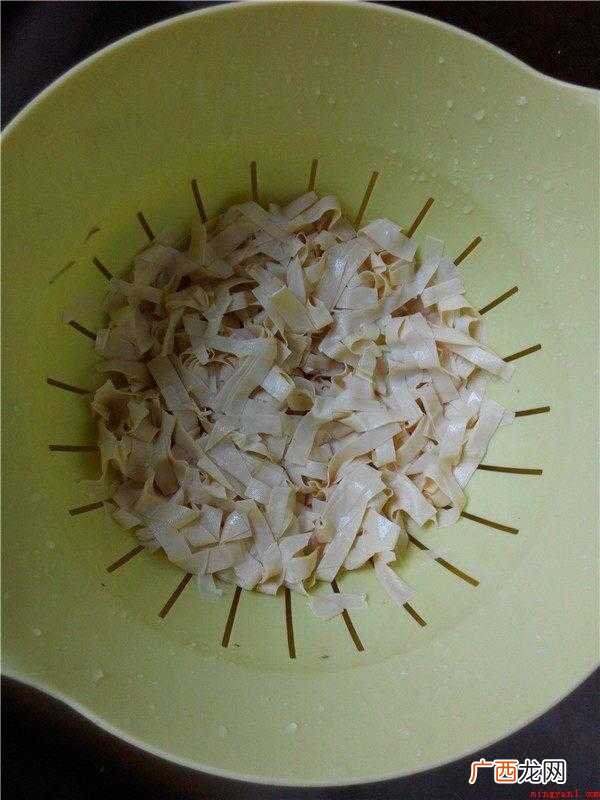 豆皮炒尖椒怎么做好吃