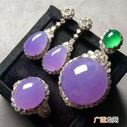 翡翠说的紫罗兰是什么颜色,翡翠紫罗兰属于什么种水？