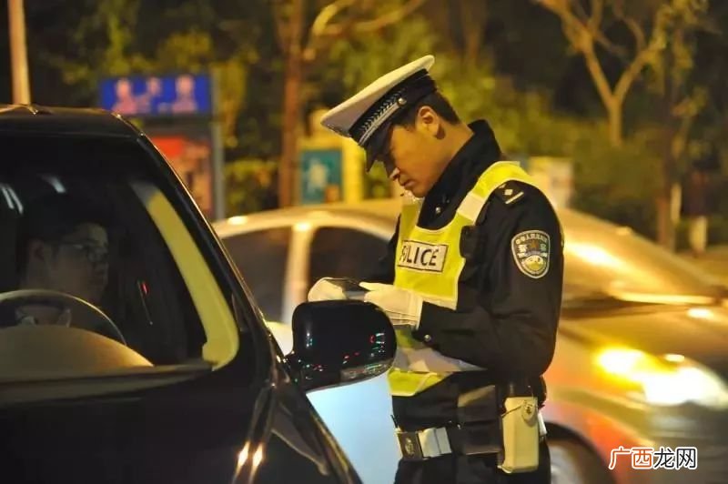 喝酒后多久能开车,一杯啤酒多少时间后可以开车?