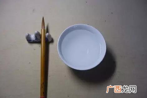 毛笔如何开笔,新毛笔第一次用怎样泡开？
