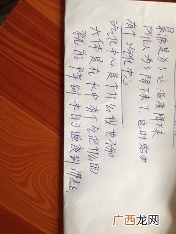 为什么沸石可以防止暴沸,为什么在水中加入沸石或碎瓷片可以防止水加热时出现暴沸？
