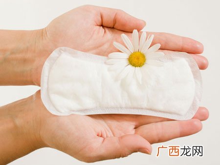 姨妈巾怎么用,垫了姨妈巾还用垫卫生纸吗？