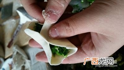 怎么包饺子好看又简单,饺子馅怎么调才好吃简单易学？