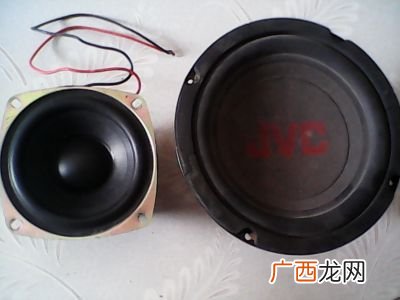 什么的小喇叭,什么的小喇叭填空填带颜色的词？