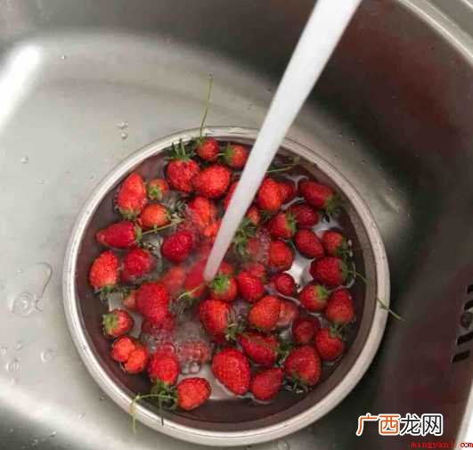 草莓吃不完怎么腌制