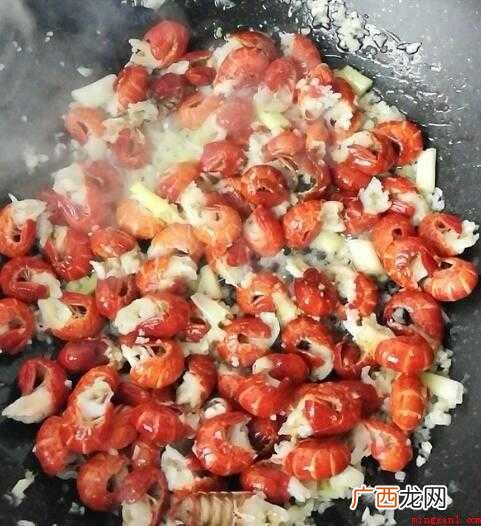 怎么炒虾尾好吃