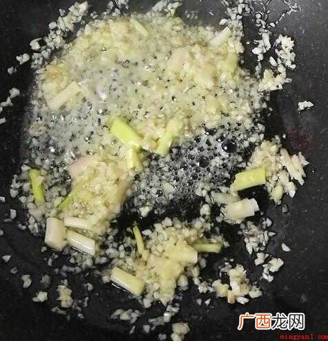 怎么炒虾尾好吃