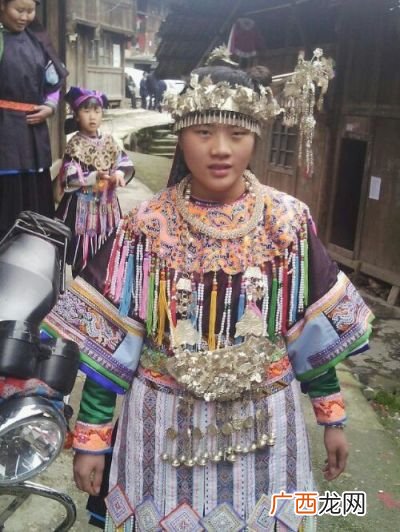 苗族服装的特点有哪些,黔东南州苗族服饰分类及特点？