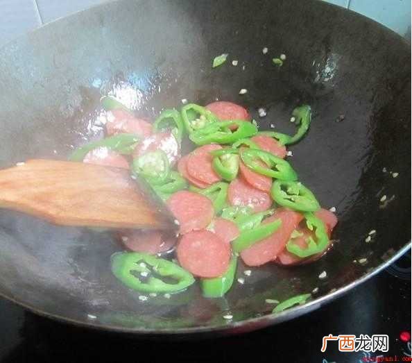怎么炒烤肠