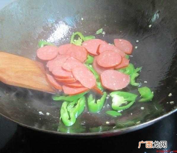 怎么炒烤肠