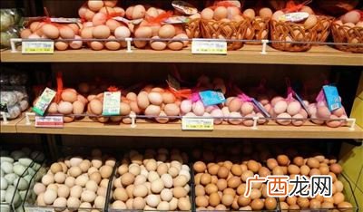 鸡蛋冷藏能放多久,生鸡蛋放冰箱可以放多久，鸡蛋放冰箱2个月还能吃吗？