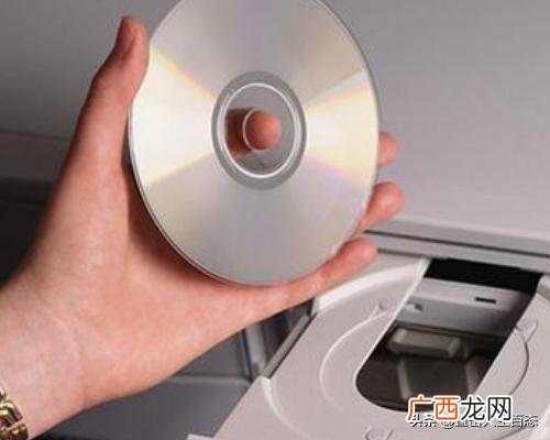 笔记本电脑怎么放入光盘,怎么在电脑中放入光盘？