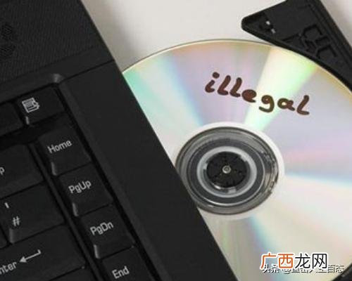 笔记本电脑怎么放入光盘,怎么在电脑中放入光盘？