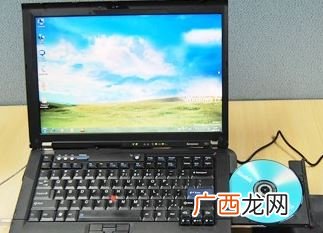 笔记本电脑怎么放入光盘,怎么在电脑中放入光盘？