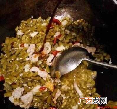 酸豇豆、肉丝、蒜头、辣椒干五六、酱油、鸡精 酸豇豆怎么炒