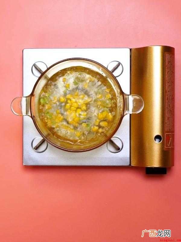 炒滑蛋的准备材料:虾50克、玉米粒 怎么炒滑蛋