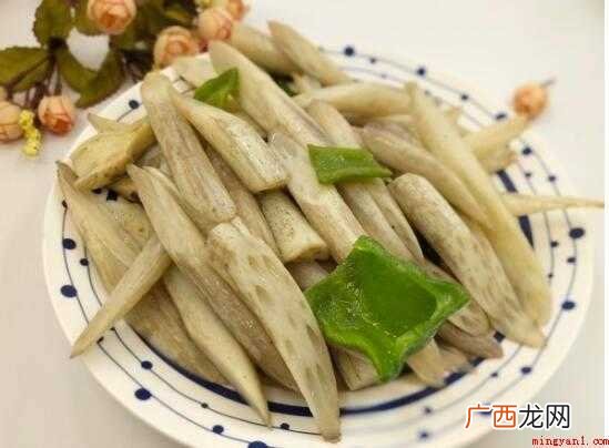 藕带400克、青椒1盐,味精适量,胡椒适量 怎么炒莲带
