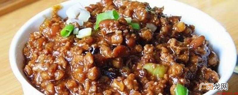 提前准备原材料:生猪肉500克、甜面酱2茶匙、干黄酱 怎么炒肉酱