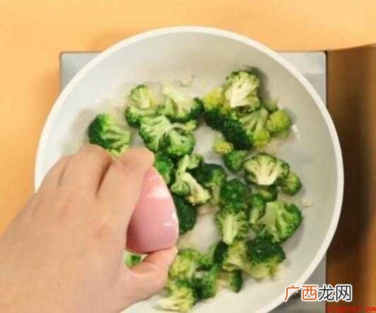 西蓝花维他命C含量比辣椒高 素炒西兰花怎么炒