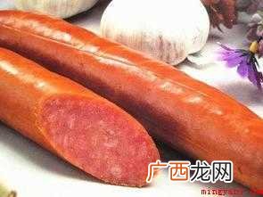 宰猪羊剖腹产后,把猪羊凉拌鸡取下,自来水把肠道冲洗整洁 肉肠怎么炒