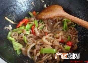 猪皮,柿子椒,青椒的流程 怎么炒猪皮