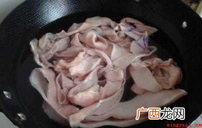 猪皮,柿子椒,青椒的流程 怎么炒猪皮