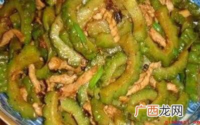 苦瓜一根,猪里脊肉1000g,胡萝卜半根 苦瓜炒肉怎么炒好吃