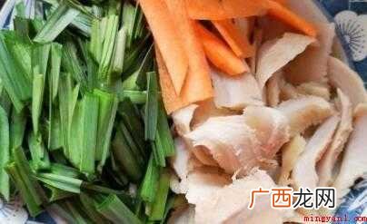 牛肚片250克,青蒜片100,胡萝卜片少,盐少,油少,酱油少 炒牛肚怎么做好吃