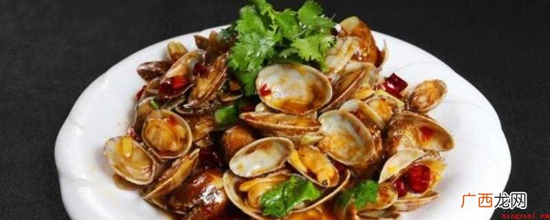 蚬子事前用盐水泡十分钟,青红椒,香菜,红尖椒,洋葱 花蚬子怎么炒