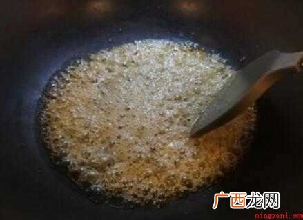 白糖1碗,半碗清水,不粘锅 卤水的糖色怎么炒