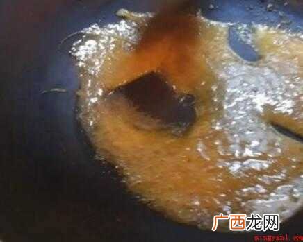 白糖1碗,半碗清水,不粘锅 卤水的糖色怎么炒