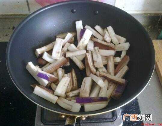 微波炉高火的做法步骤图 长茄子怎么炒
