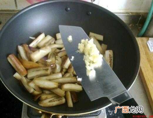 微波炉高火的做法步骤图 长茄子怎么炒