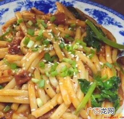 饵丝、豌豆尖、酱油、拓东甜 饵丝怎么炒