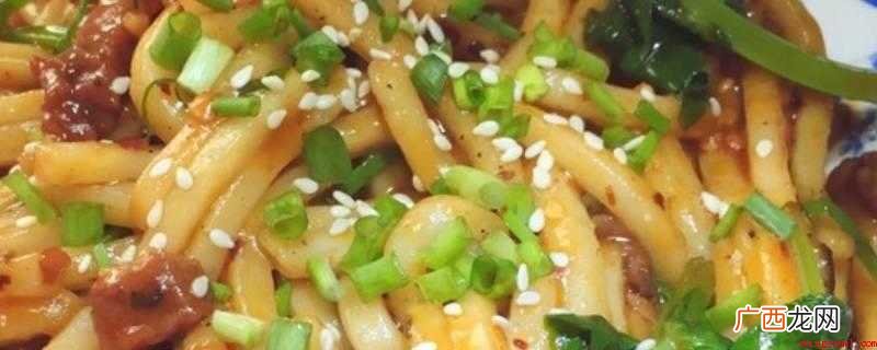 饵丝、豌豆尖、酱油、拓东甜 饵丝怎么炒