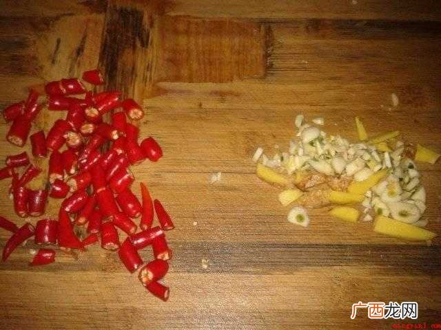 炒鸡排的材料有哪些 怎么炒鸡排