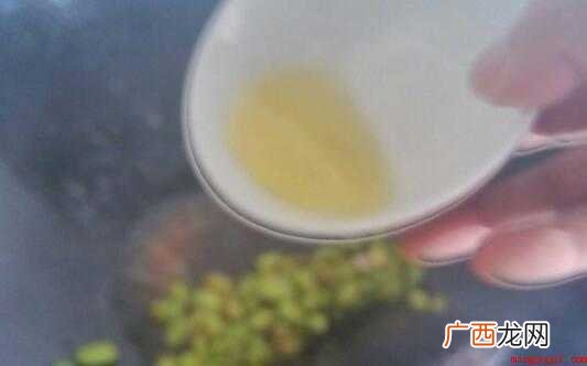 鸡蛋清之中的食用价值是非常丰富的 蛋清怎么炒