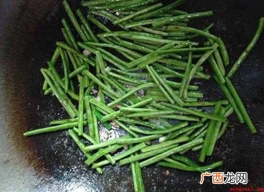 豇豆的嫩豆荚和豆粒美味可口 炒豇豆怎么做好吃