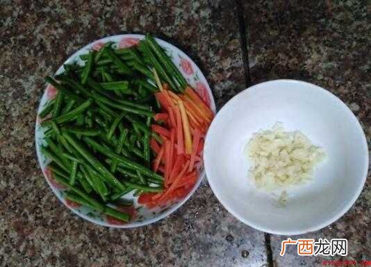 豇豆的嫩豆荚和豆粒美味可口 炒豇豆怎么做好吃