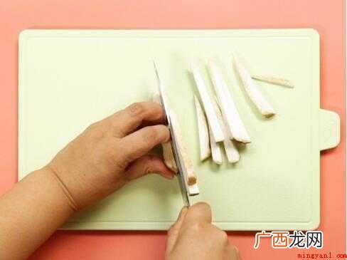 杏鲍菇300克、线椒10适量的辣椒 杏鲍菇怎么炒