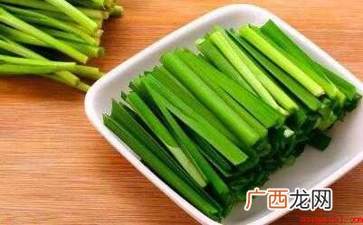 韭菜,鸡蛋,葱姜蒜适当 鸡蛋韭菜怎么炒好吃