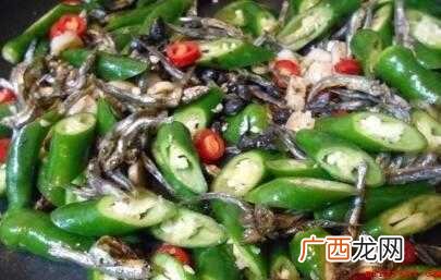 小鱼干50g,青辣椒200g一个红辣椒,一个蒜头 小鱼怎么炒